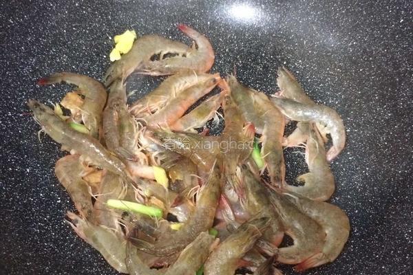 油爆大虾的做法图解2
