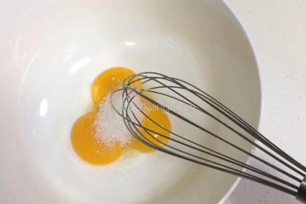 红丝绒戚风杯子蛋糕的做法图解3