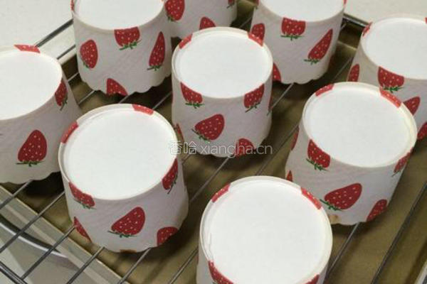 红丝绒戚风杯子蛋糕的做法图解20