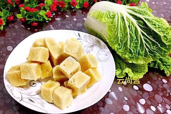白菜炖冻豆腐的做法图解1