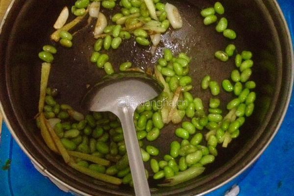 青椒炒毛豆的做法图解4