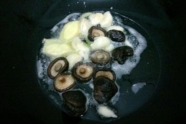 珍珠菇豉油鸡的做法图解5