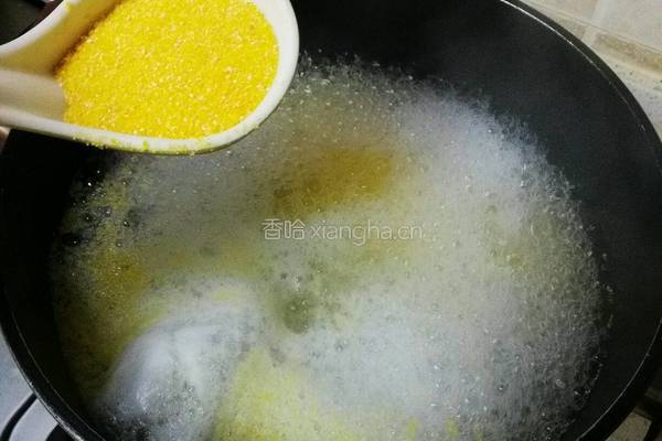 玉米渣粥的做法图解3