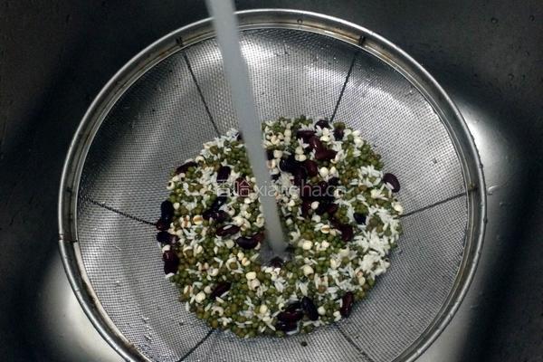 红豆薏米水的做法图解2