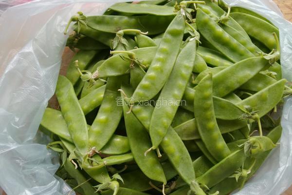 芝麻荷兰豆的做法图解1
