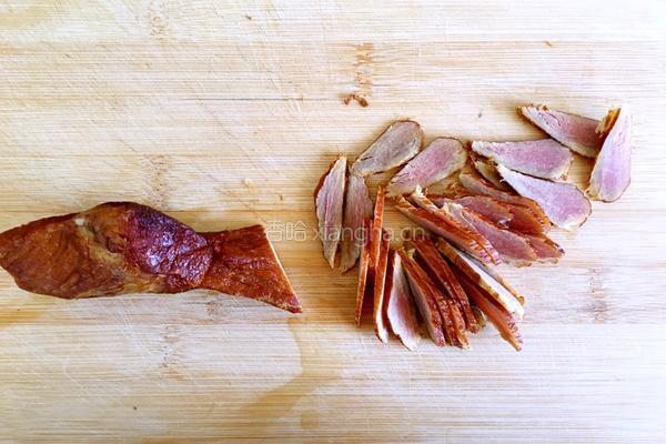 蚕豆炒腊肉的做法图解3