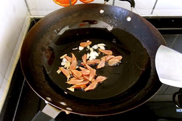 蚕豆炒腊肉的做法图解6