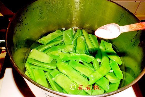 腊肠丁炒四季豆的做法图解4