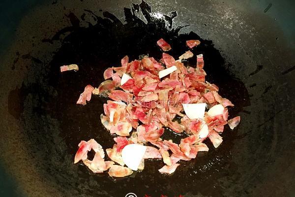 腊肠丁炒四季豆的做法图解7