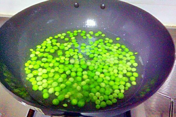 肉末炒豌豆的做法图解3