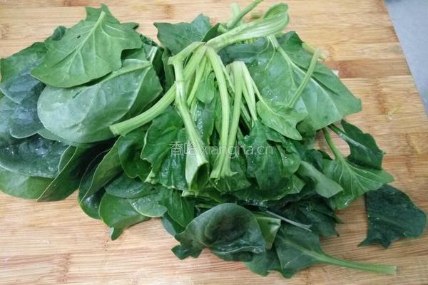 菠菜拌金针菇的做法图解2