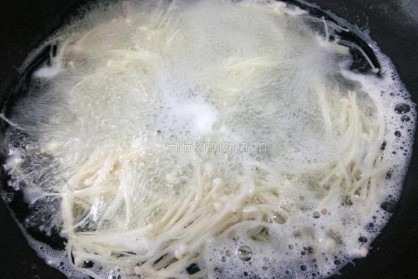 菠菜拌金针菇的做法图解3