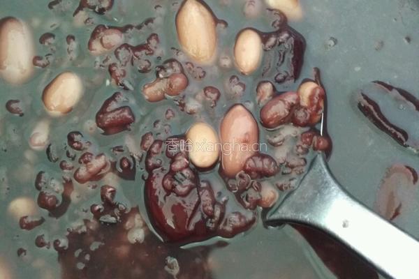 红豆黑米粥的做法图解3