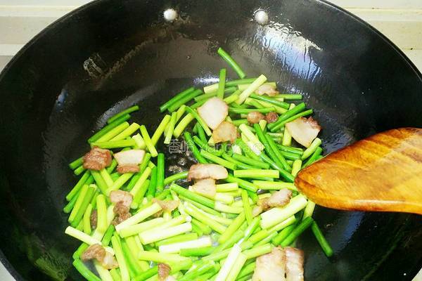 肉炒蒜苔的做法图解5