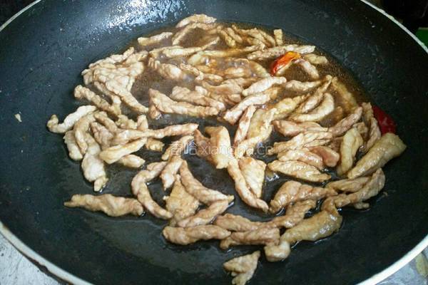 蒜苗炒肉的做法图解3