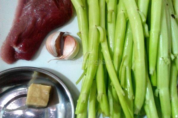 腐乳肉丝炒空心菜梗的做法图解1