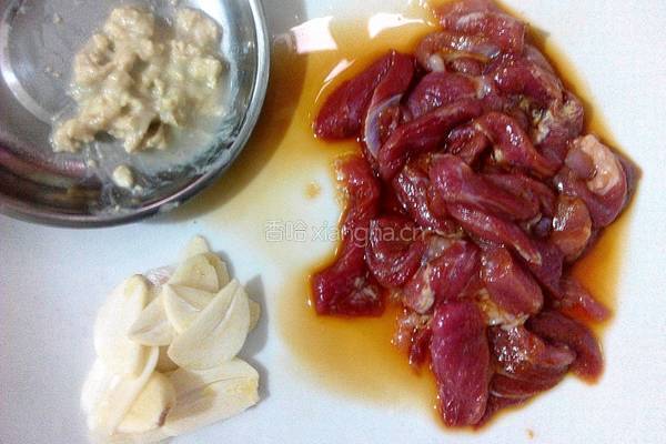 腐乳肉丝炒空心菜梗的做法图解3