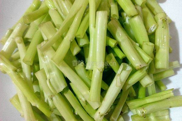 腐乳肉丝炒空心菜梗的做法图解2