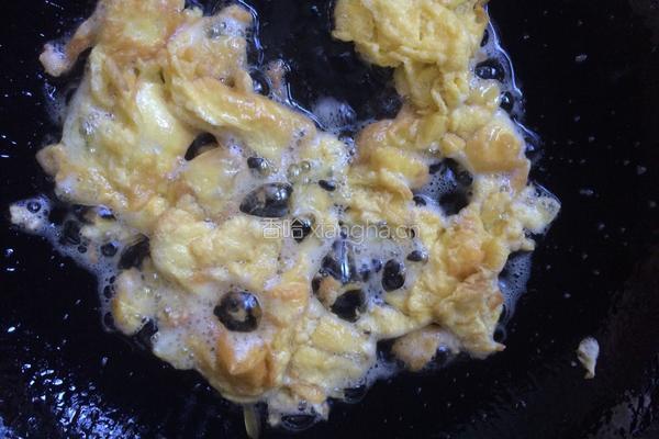 蚕豆米炒鸡蛋的做法图解6