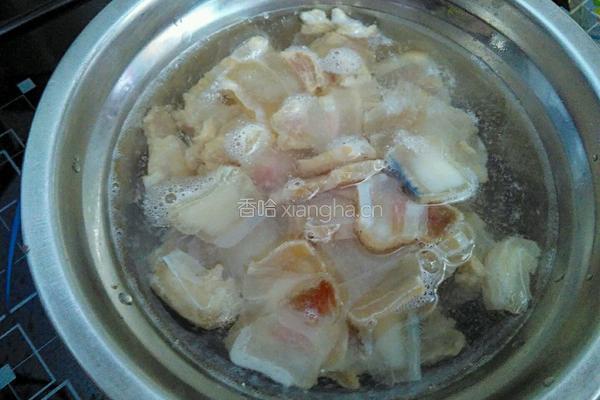 青扁豆炒腊肉的做法图解3