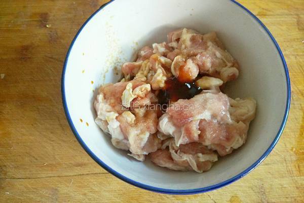 菠萝炒牛肉的做法图解2