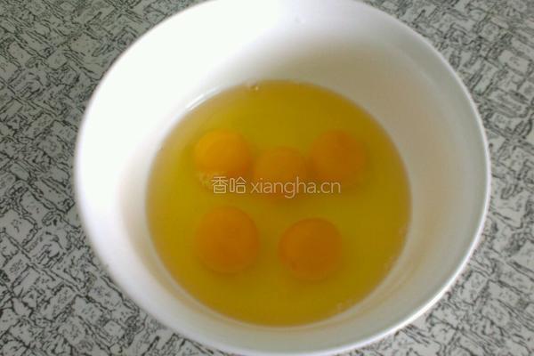 红椒香椿炒鸡蛋的做法图解2