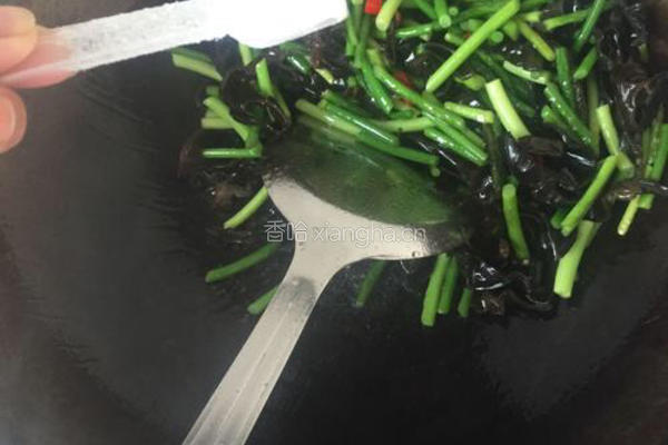 蒜苔炒木耳的做法图解6