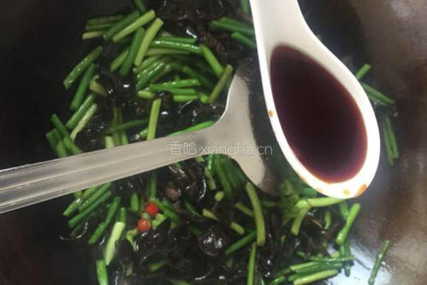 蒜苔炒木耳的做法图解7