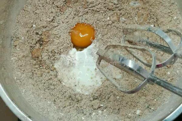 低糖可可巧克力豆麻薯面包圈的做法图解2