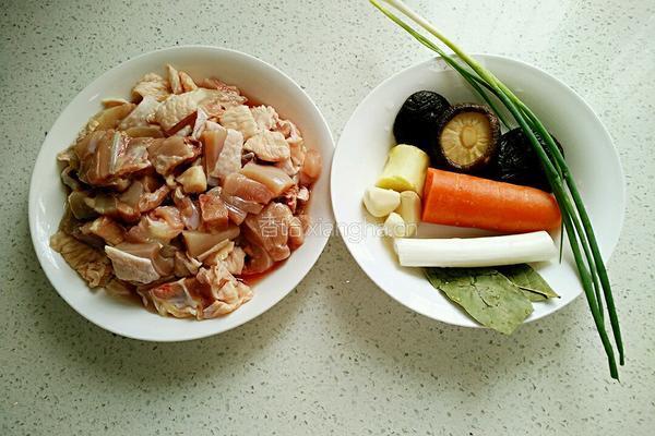 红烧鸡肉的做法图解1