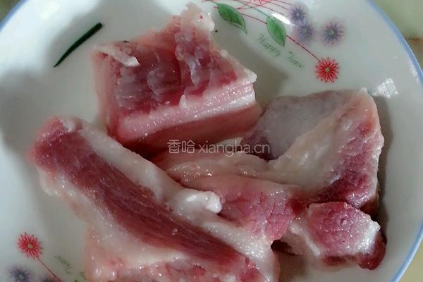 蒜苗回锅肉的做法图解1