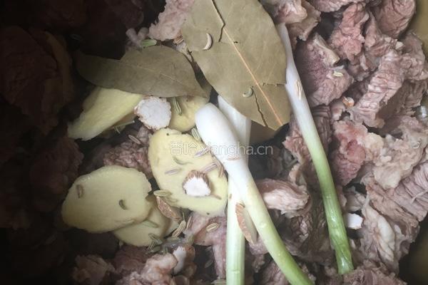 白萝卜牛腩汤的做法图解3