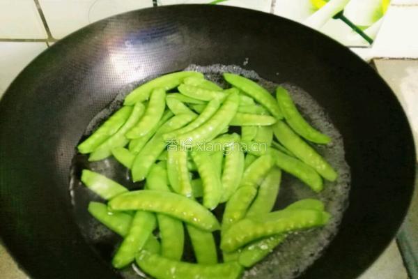 荷兰豆炒虾仁的做法图解3