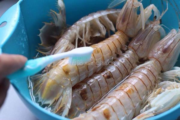 椒盐皮皮虾的做法图解1