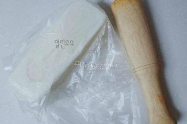 草莓冰沙的做法图解3