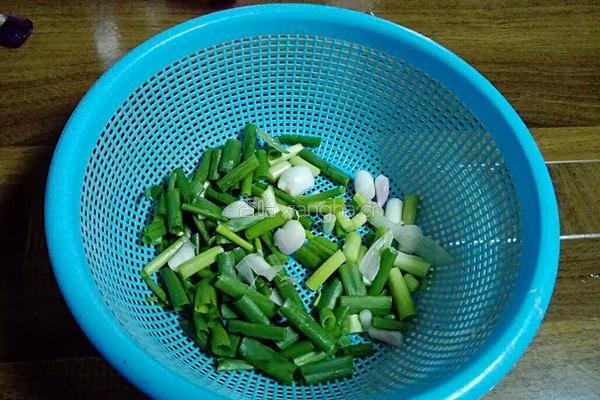 香菇炒鸡肉的做法图解3