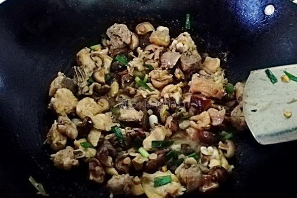 香菇炒鸡肉的做法图解8