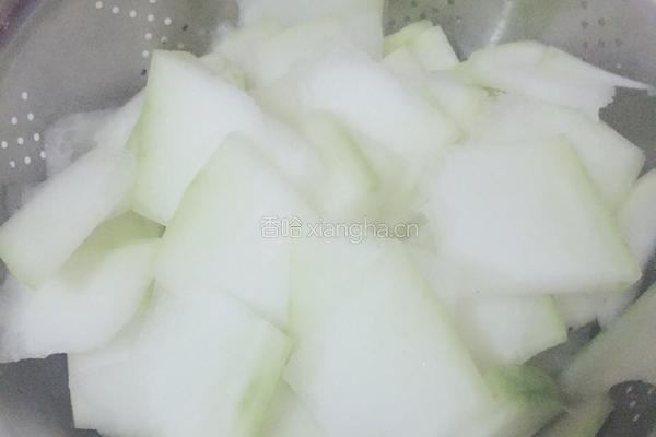 冬瓜汆丸子汤的做法图解2