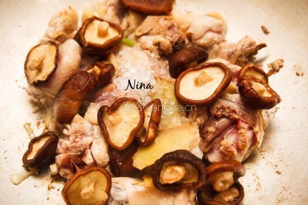 香菇滑鸡的做法图解4