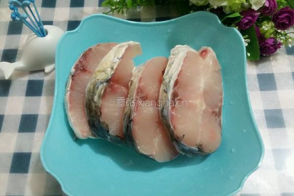 红烧草鱼段的做法图解1