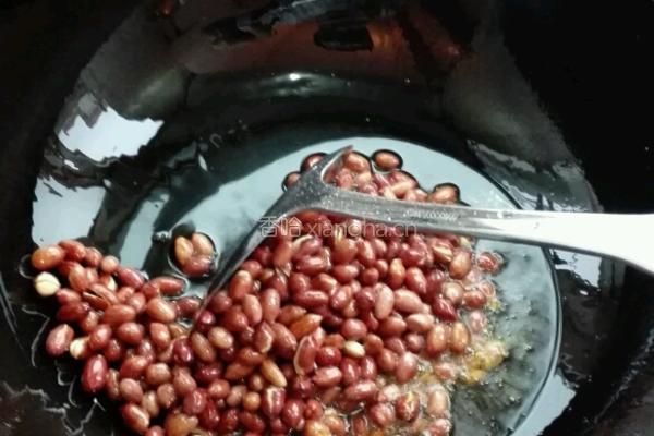 炒花生米的做法图解5