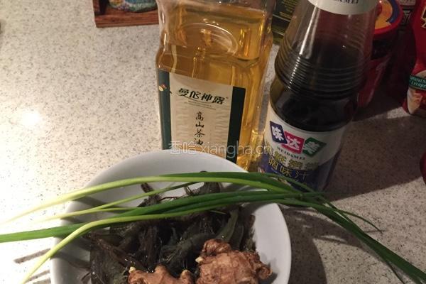椒盐油爆虾的做法图解1