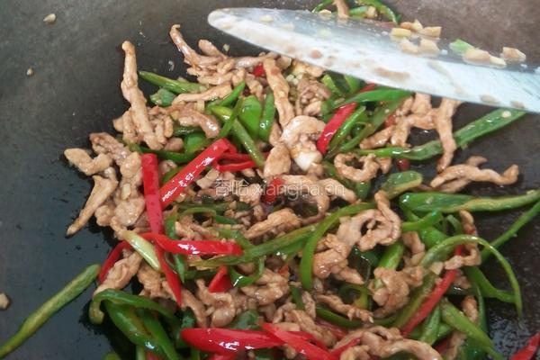 尖椒炒肉丝的做法图解6