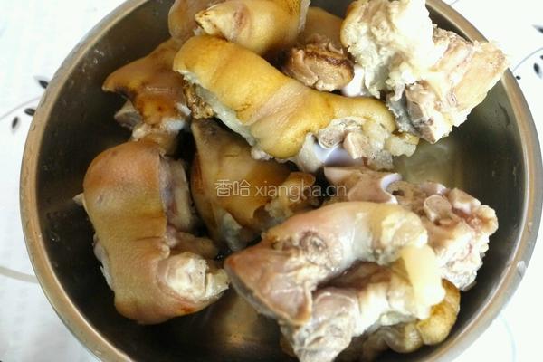 香菇黄豆猪蹄煲的做法图解5