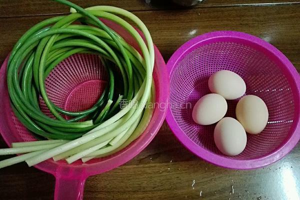 蒜苔炒鸡蛋的做法图解1