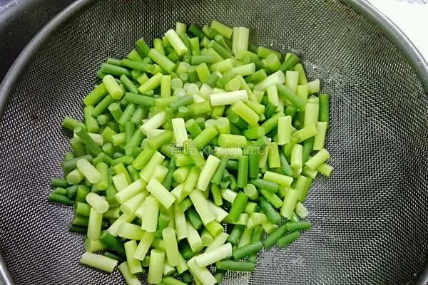 蒜苔炒鸡蛋的做法图解4