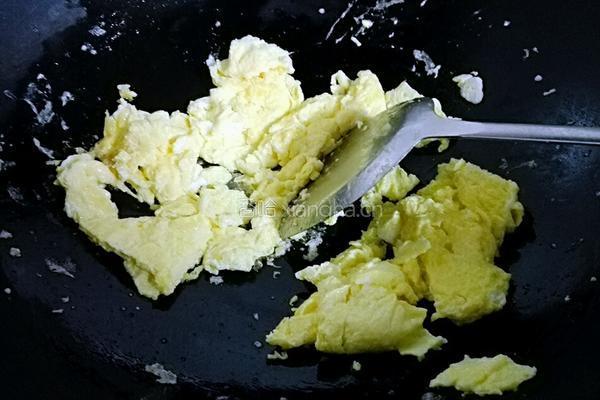 蒜苔炒鸡蛋的做法图解6