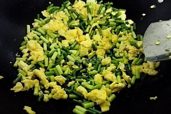 蒜苔炒鸡蛋的做法图解9