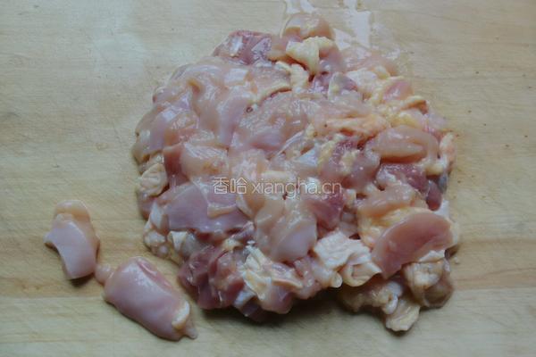 蚕豆烧鸡肉的做法图解2