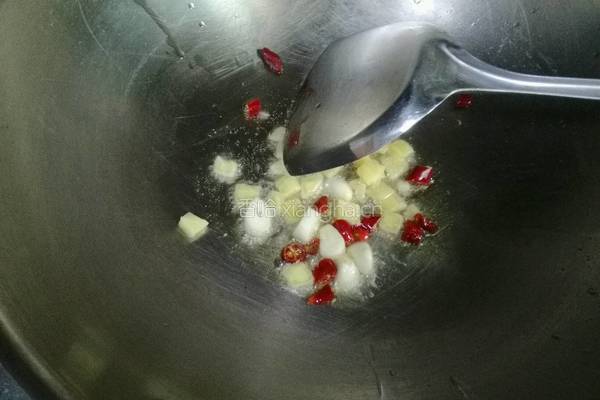 蚕豆烧鸡肉的做法图解8